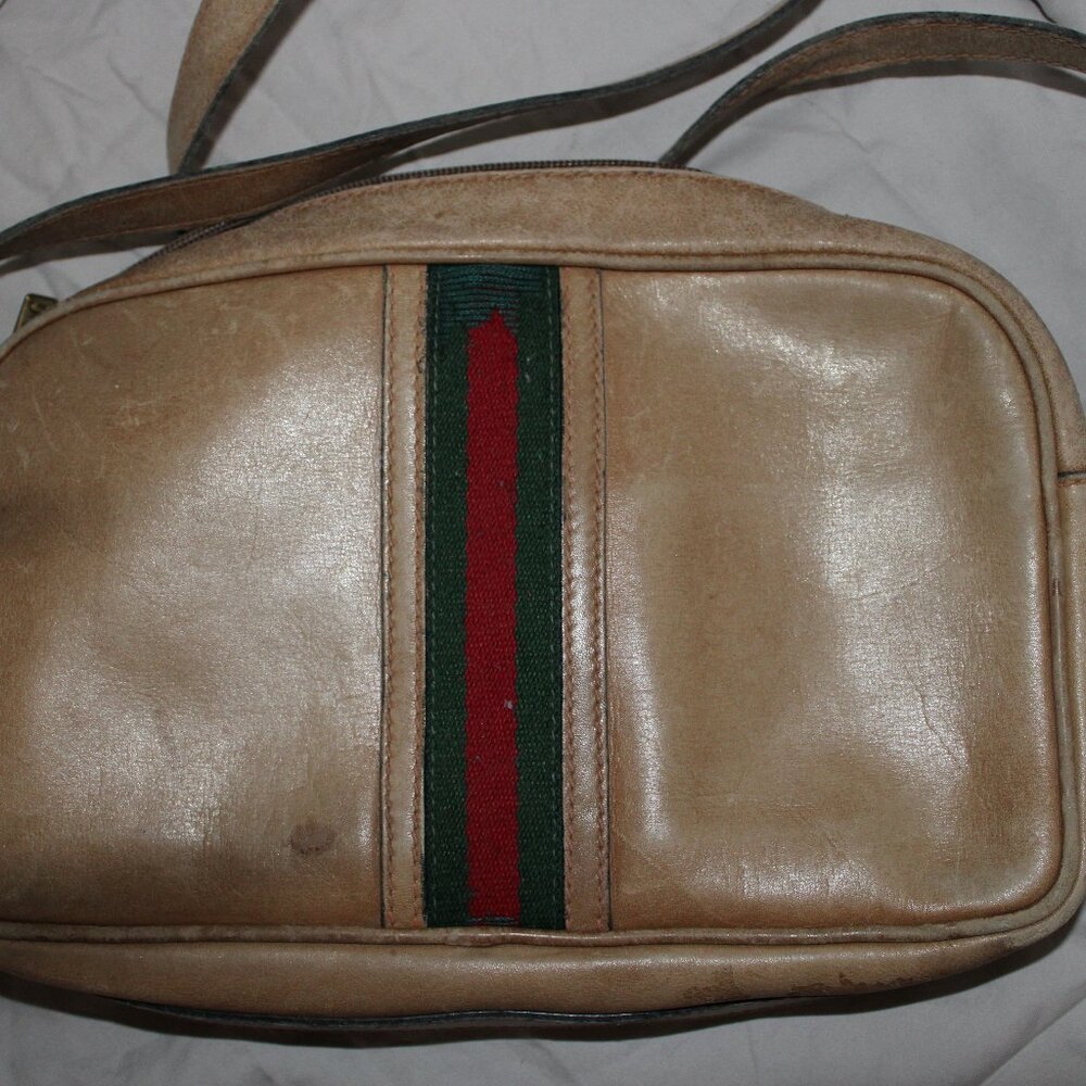 Small Vintage Gucci Purse, Leather.